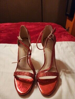 Red glitter heels with a 4.5 inch heel #glamour #partyshoes Lala IkaI